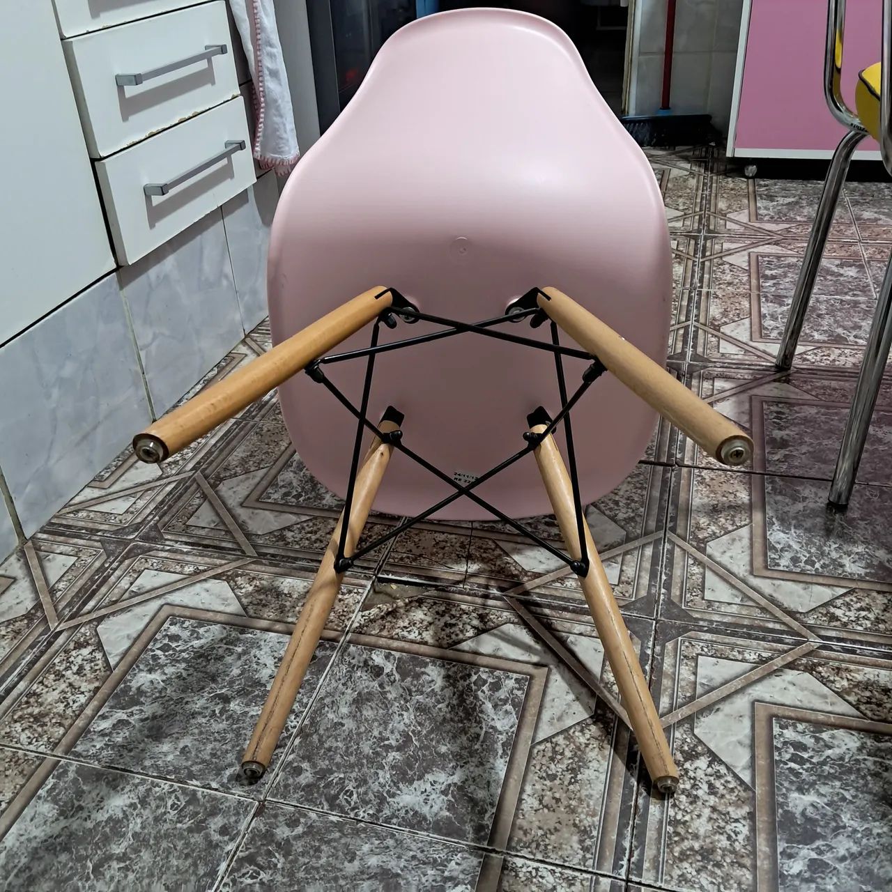 4 Cadeiras Eames Rosa - Foto 3