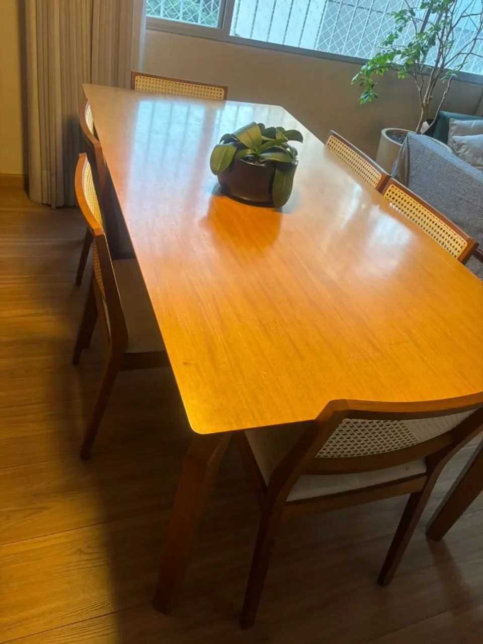 mesa de jantar retangular de madeira (sem cadeiras)