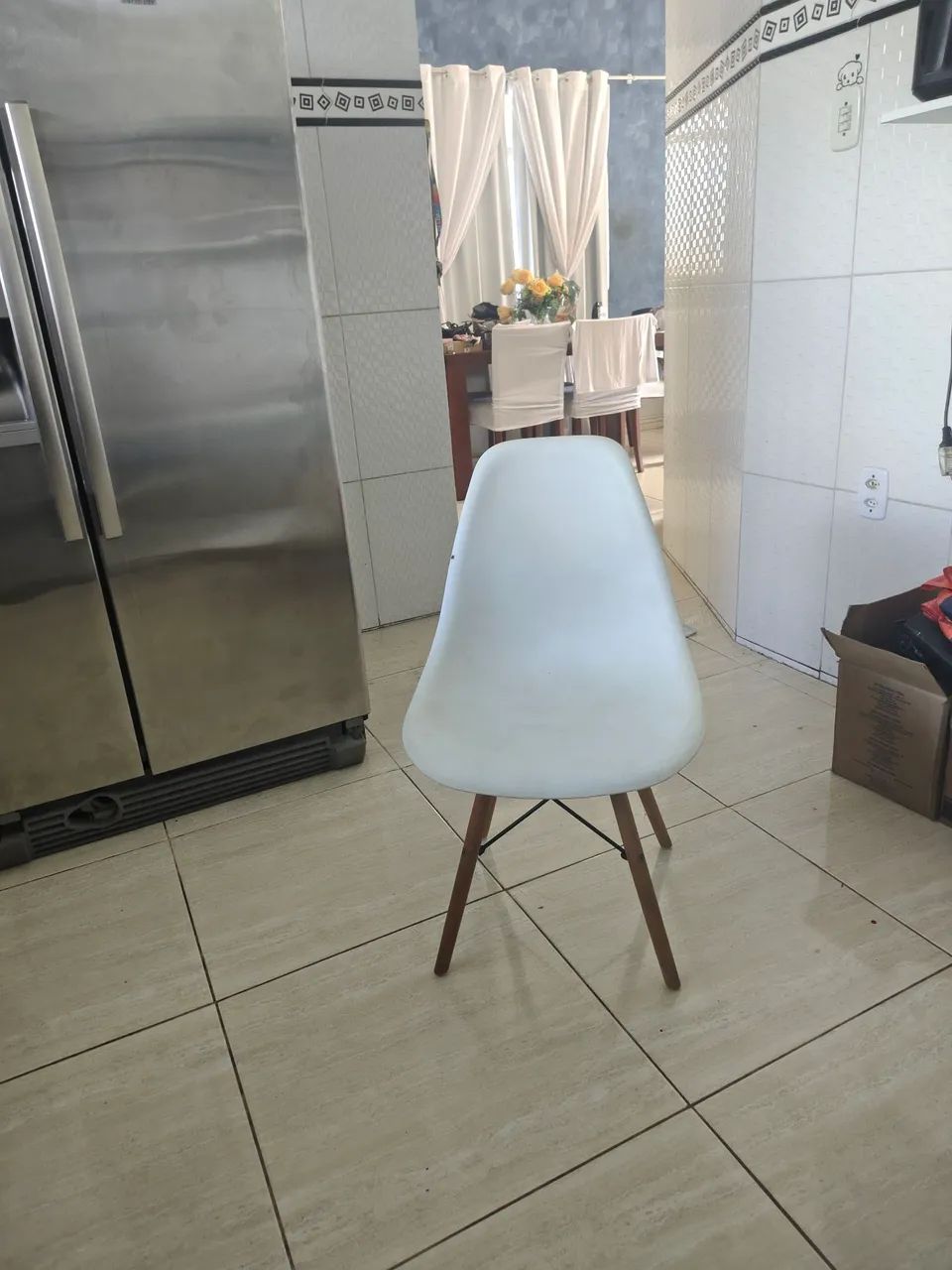 Conjunto de 4 cadeiras brancas - Foto 2