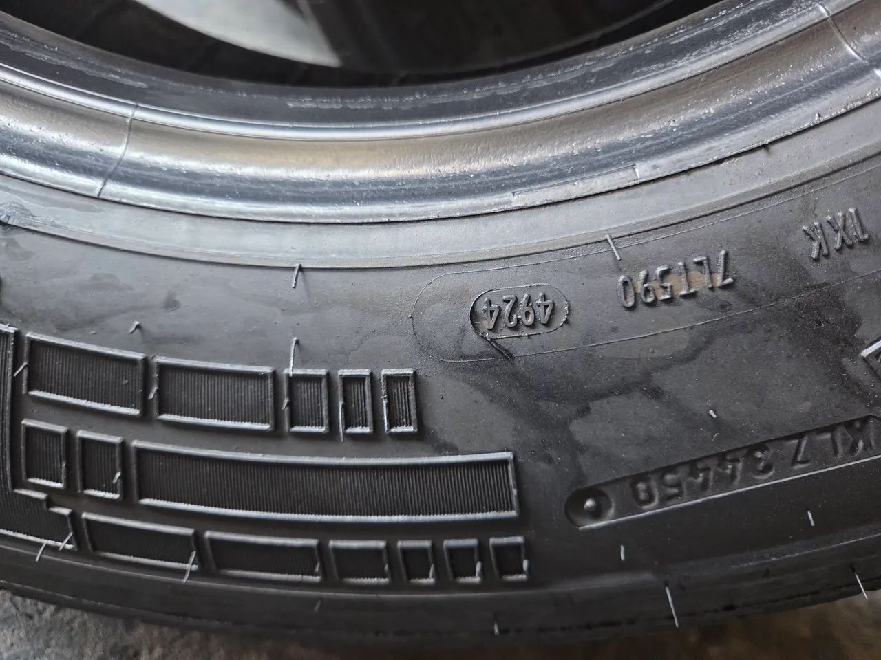 Pneus 215/75 17.5 - Foto 4