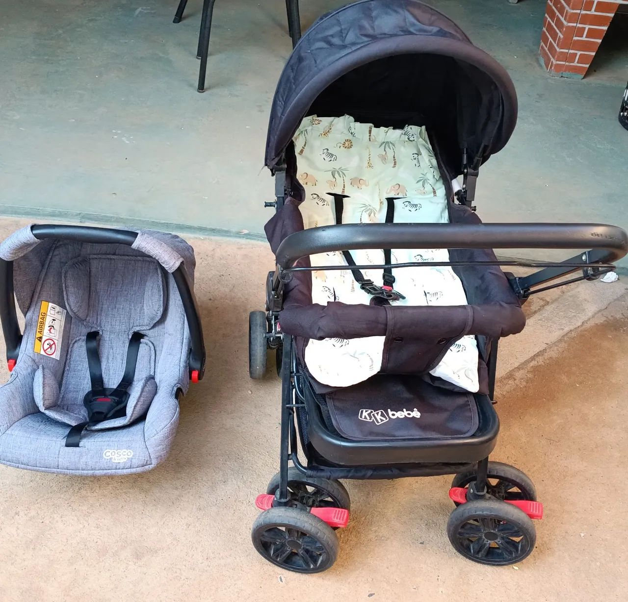Carrinho e bebe conforto 
