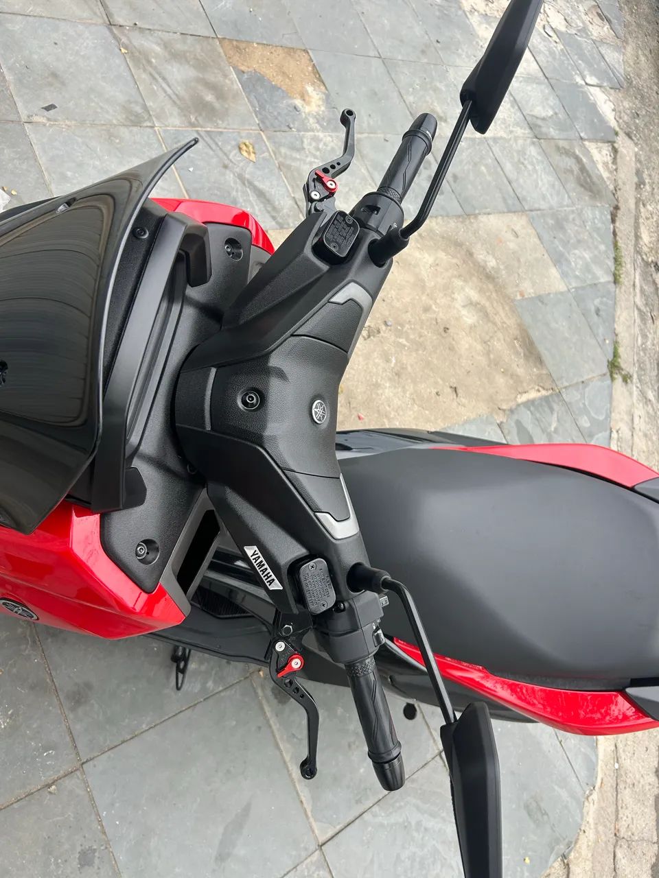Nmax 2026/2026 comprada a 2 meses zero 900 kms - Foto 4
