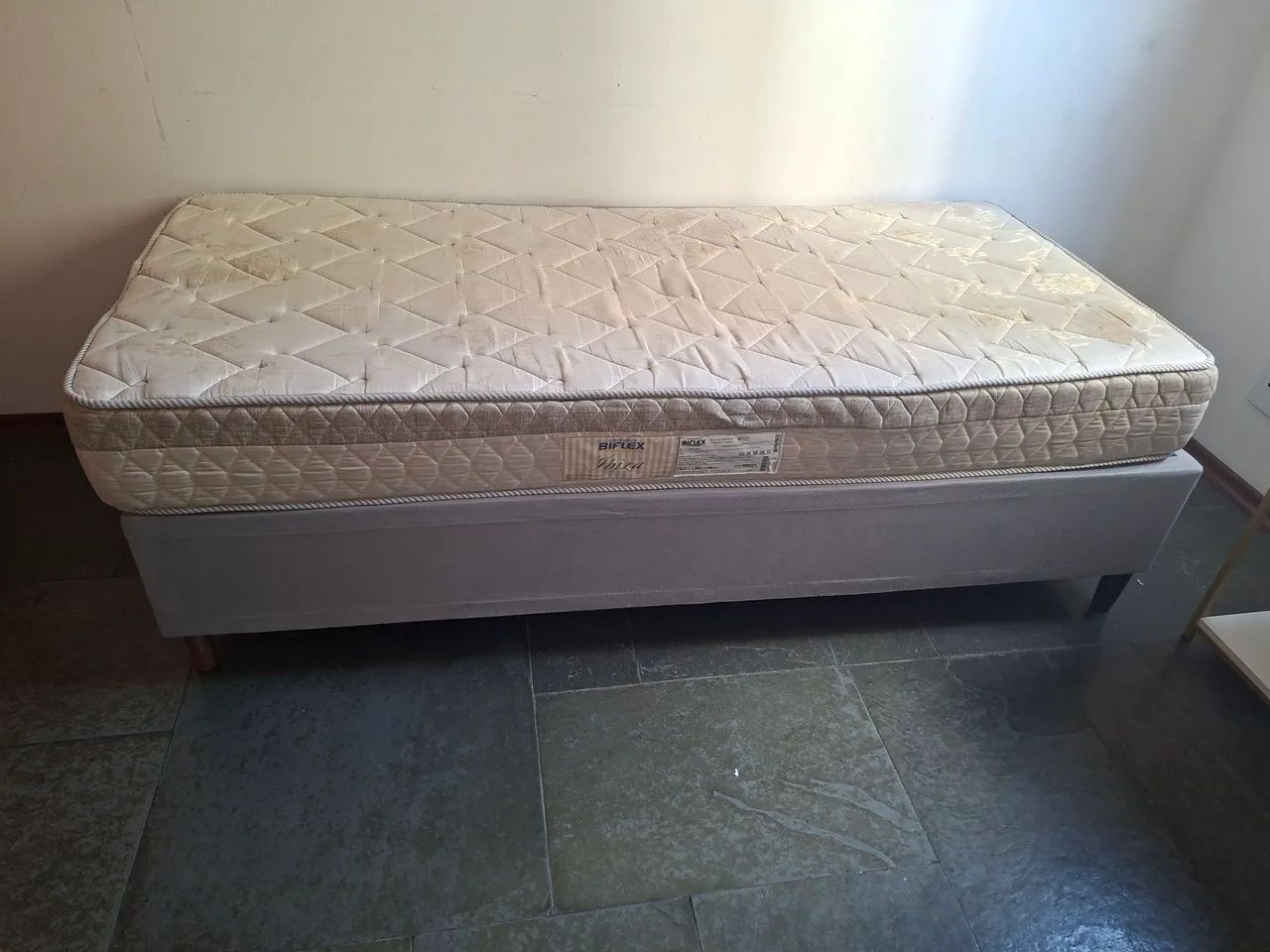 Cama box com colchão solteiro 