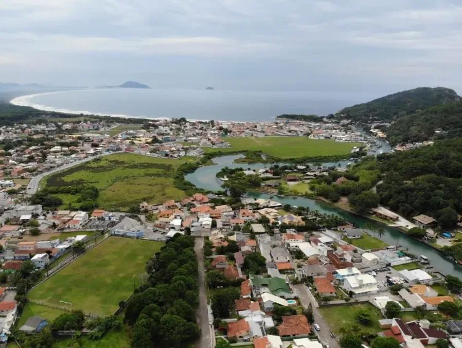 ÁREA DE 4885 M² DE FRENTE AO CANAL DA BARRA DA LAGOA - Foto 5