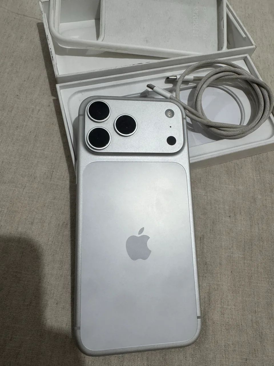 iPhone 17 pro max 512GB - Branco  - Foto 2