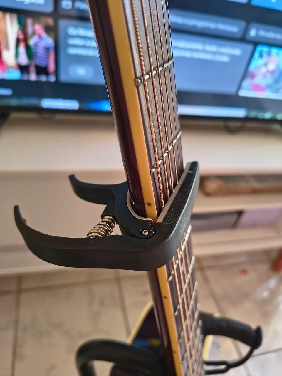 Capotraste para violão e guitarra  - Foto 4