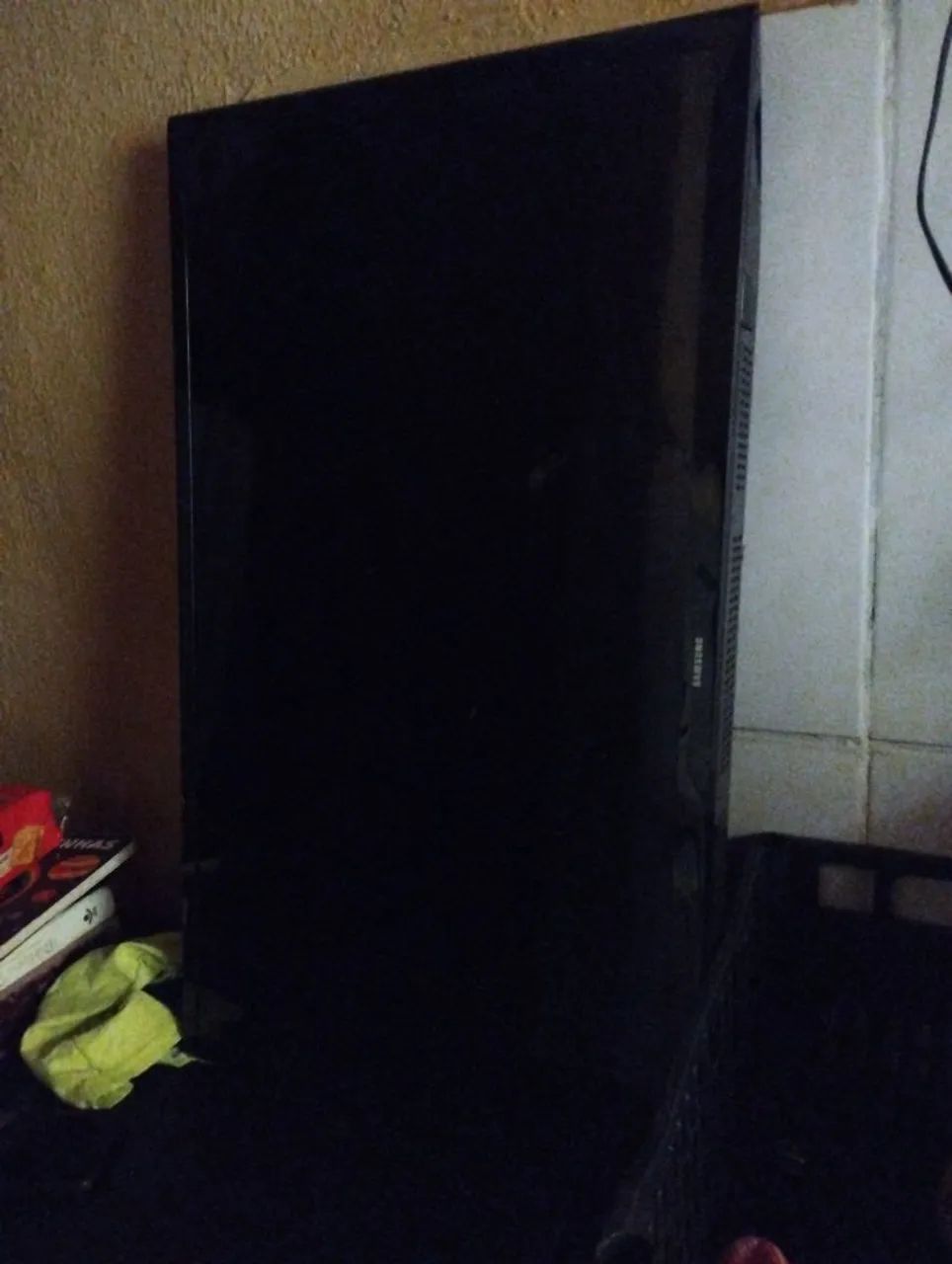  Televisão Samsung Smart 32" quebrada 