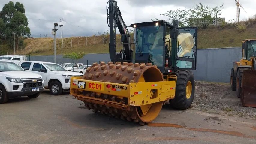 ROLO COMPACTADOR DE PNEU CAT CS54B 10,5T