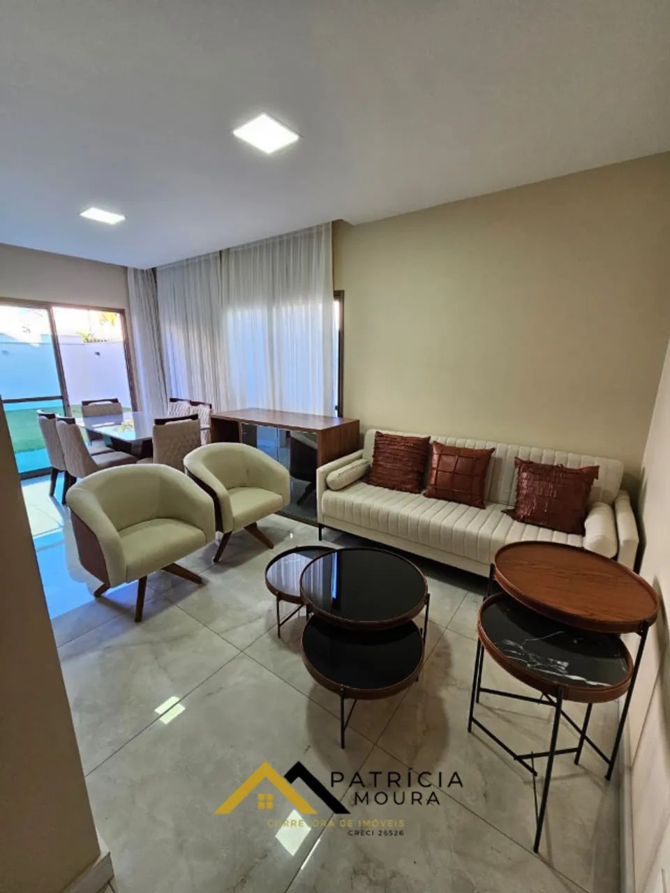 Casa duplex 100% mobiliada 4/4 com 2 suítes em condomínio no bairro Sim