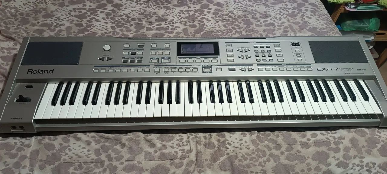 Teclado Roland EXR-7 