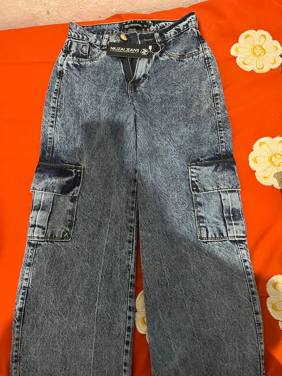 Calça nova com etiqueta