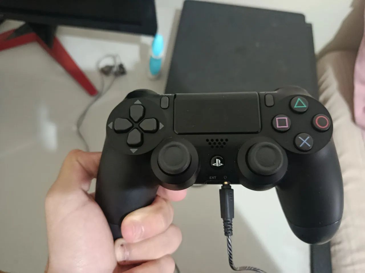 Ps4 usado com um controle  - Foto 3