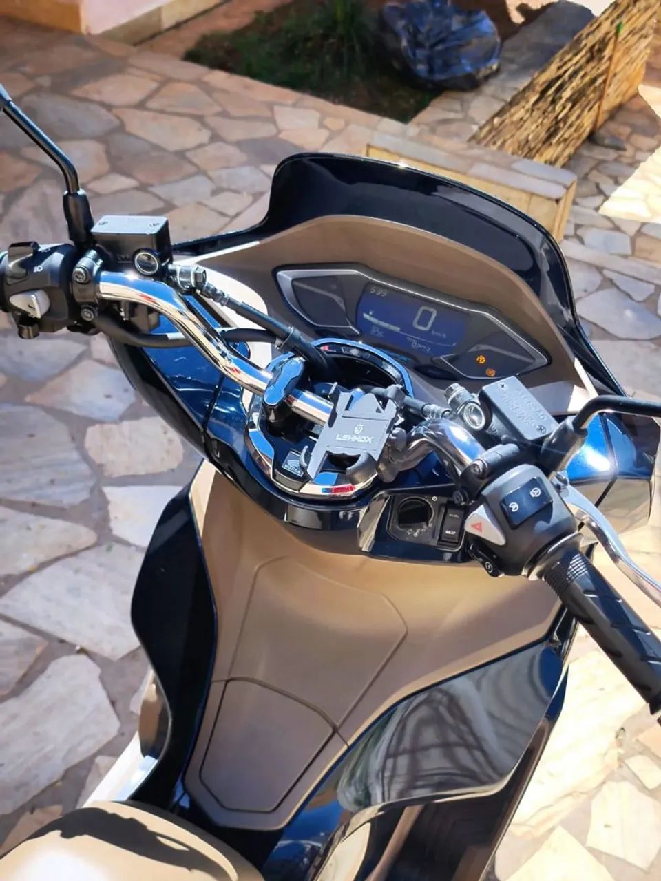 PCX DLX 2025 - Foto 5