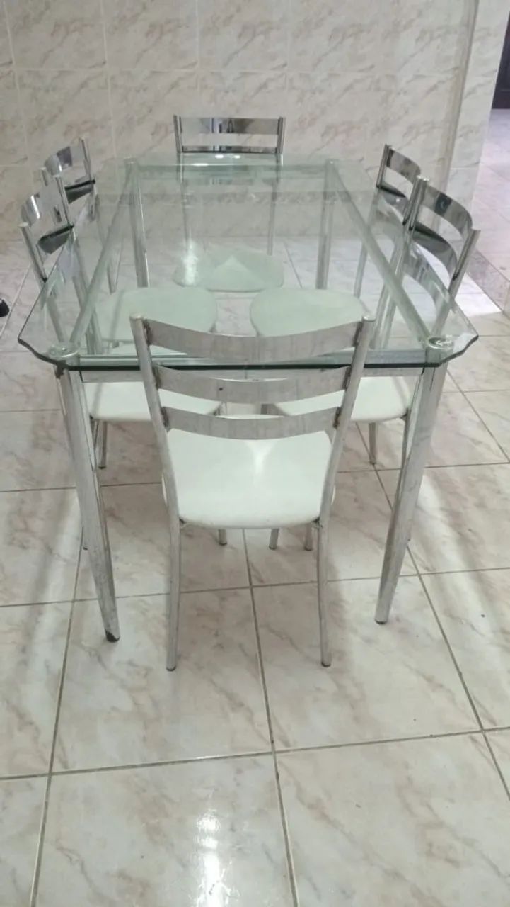 MESA COM CADEIRAS TAMPO DE VIDRO