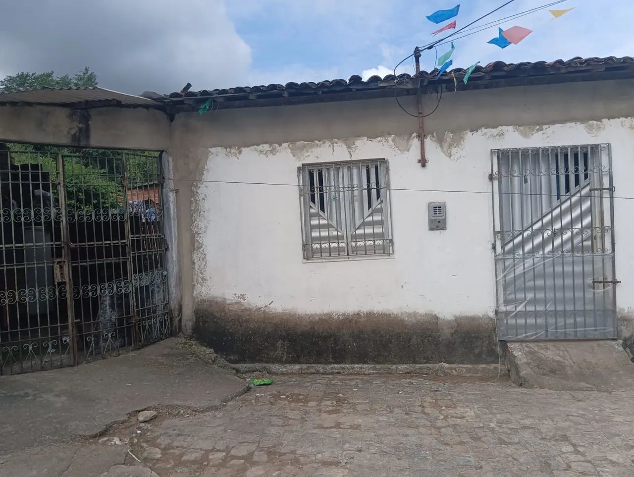 Vende-se Casa com grande terreno do lado - Foto 2