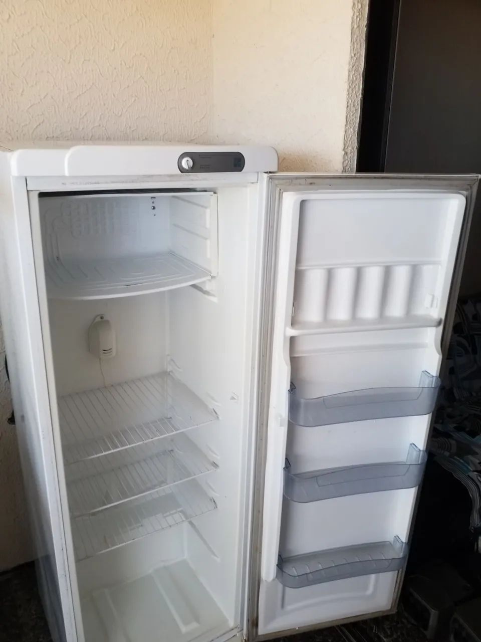 Vendo geladeira em ótimo estado.  - Foto 2