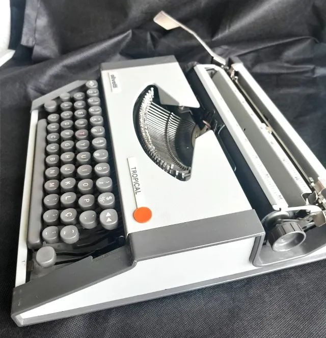 Máquina de escrever Olivetti Tropical - Antiguidades - Vila da