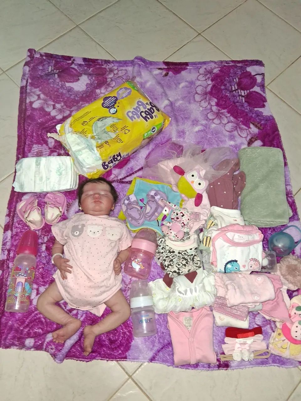 Bebê Reborn Com Enxoval Completo!!! - Foto 2