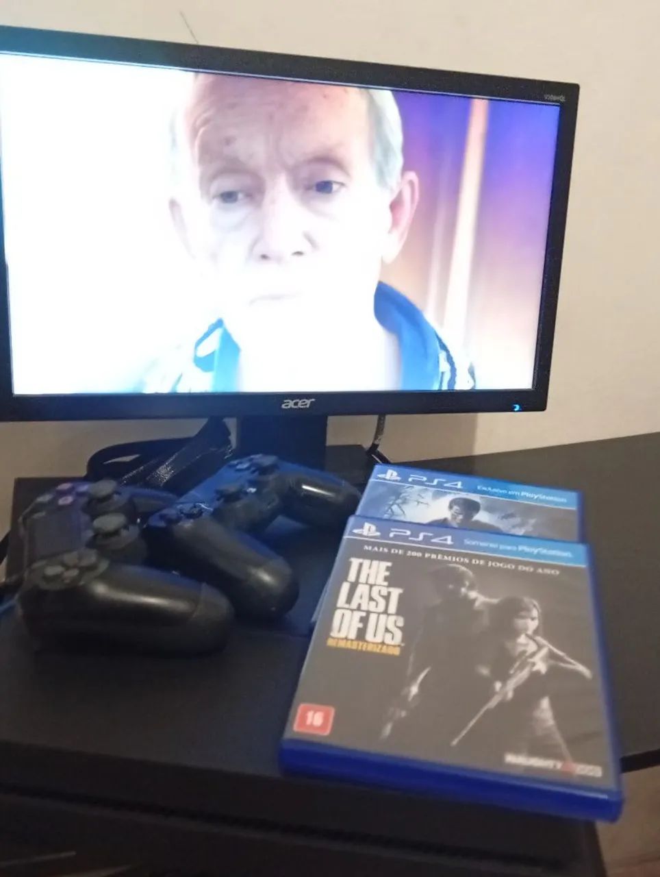PS4 COM JOGOS E CONTROLES - Foto 2