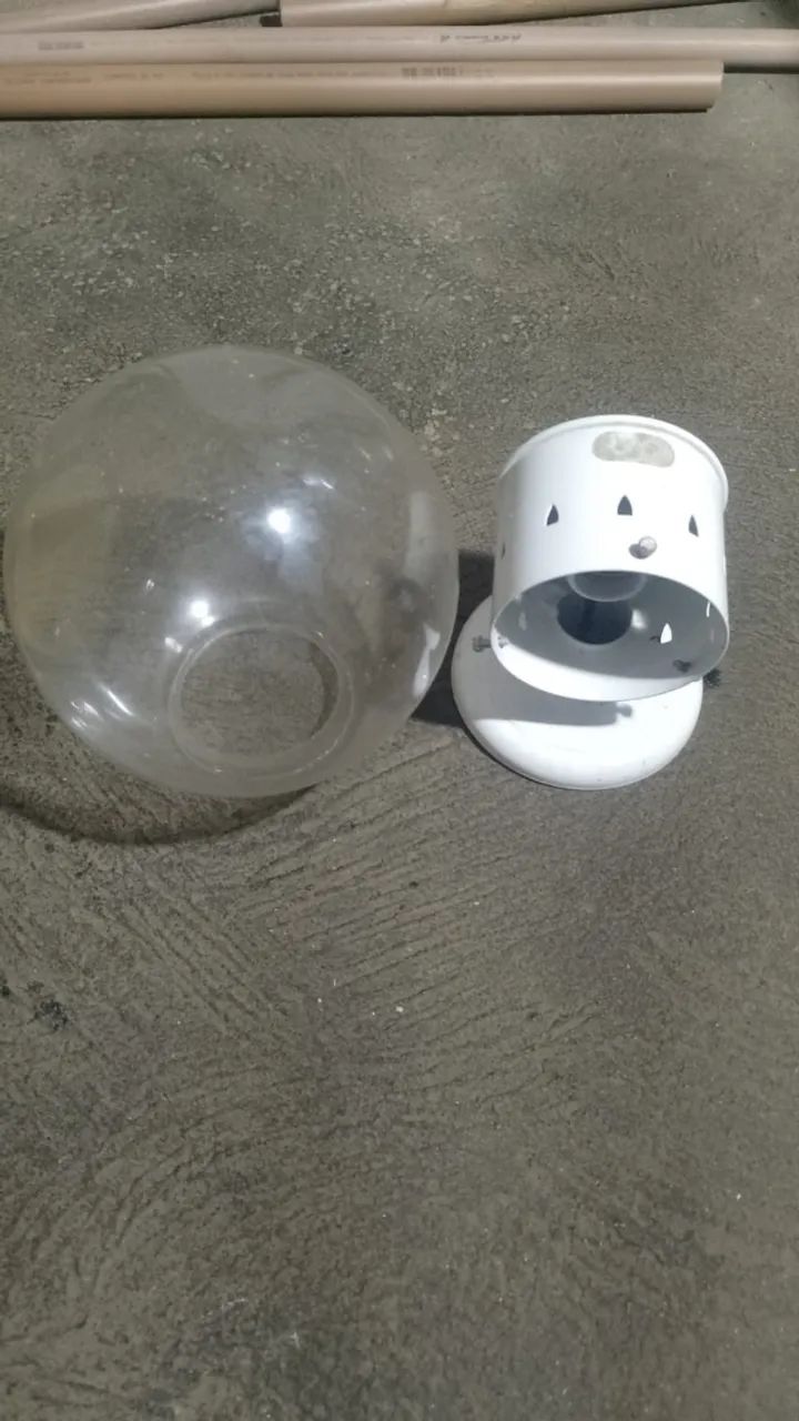 Luminária em alumínio e globo de vidro - usado - Foto 4