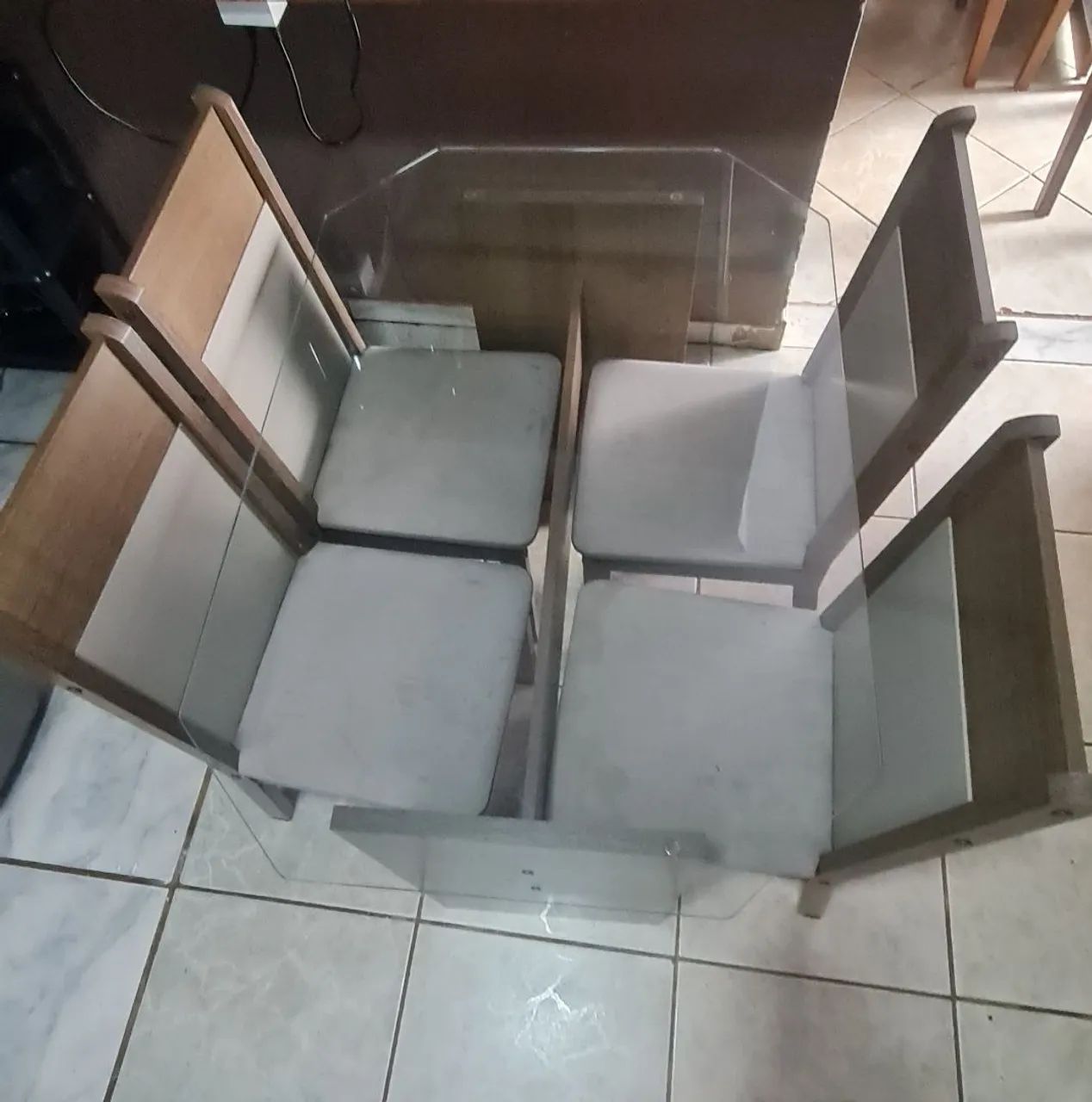 Beautiful table with 4 chairs