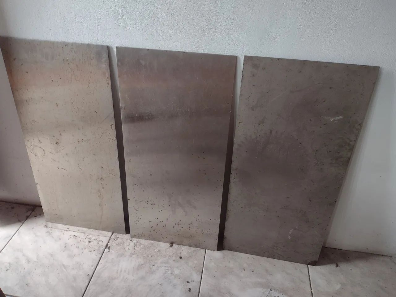 Stainless steel plates, 0.87 length × 0.41 width.