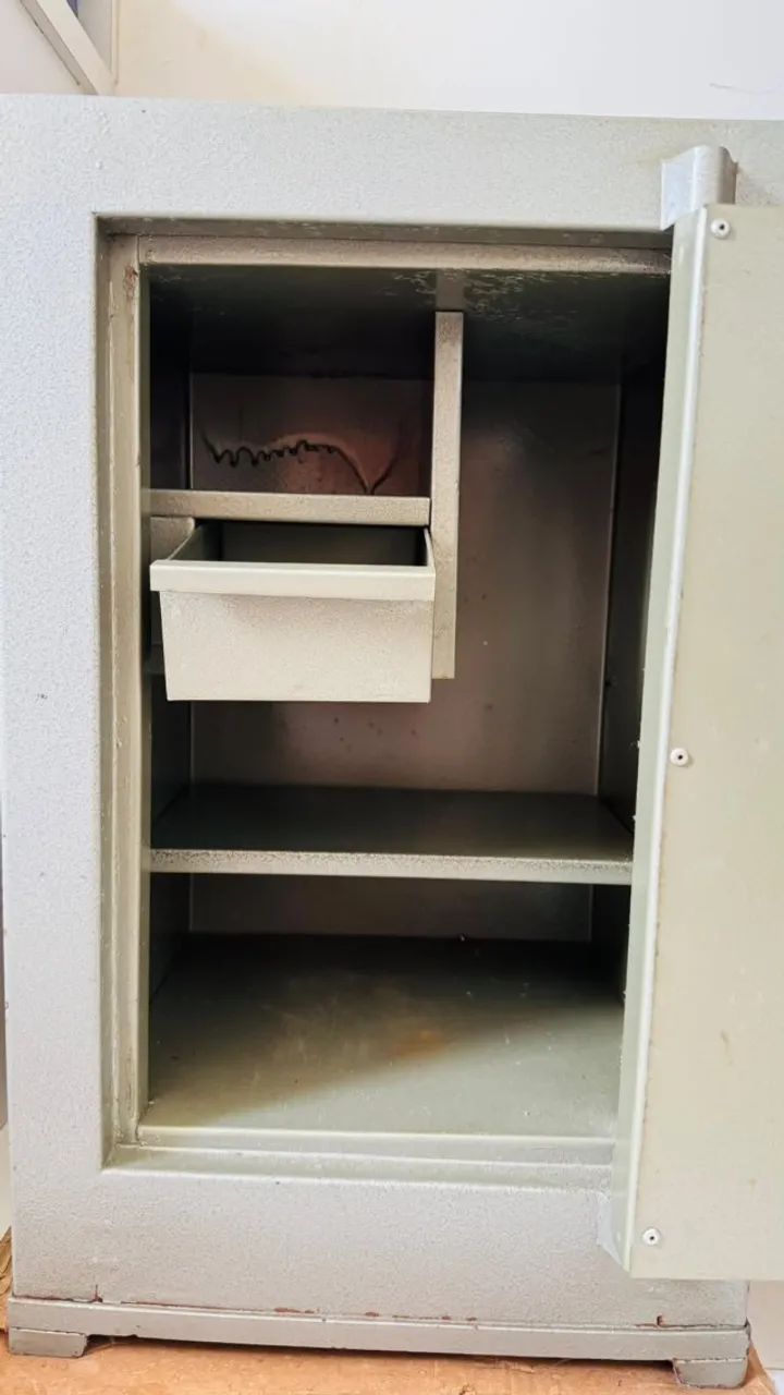 Cofre de Aço 60cm com Segredo Mecânico e Chave - Conservado