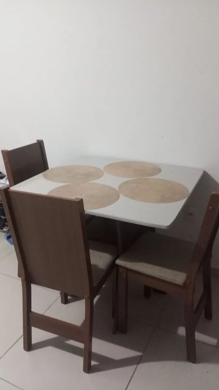 Mesa com cadeiras - Foto 2