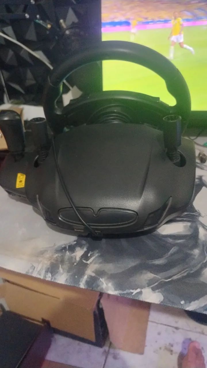 Vendo volante com pedais - Foto 4