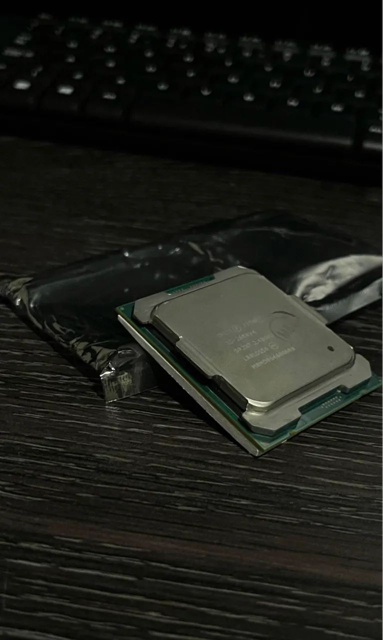 Vende-se processador xeon e5 2680V4
