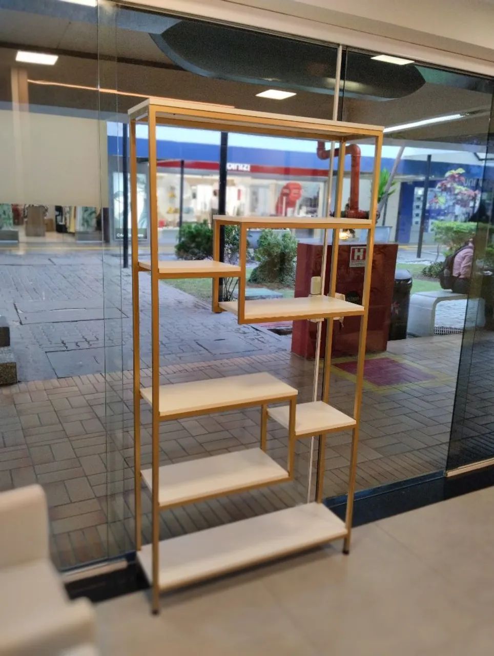 Prateleira intercalada dourada (vitrine)  - Foto 3
