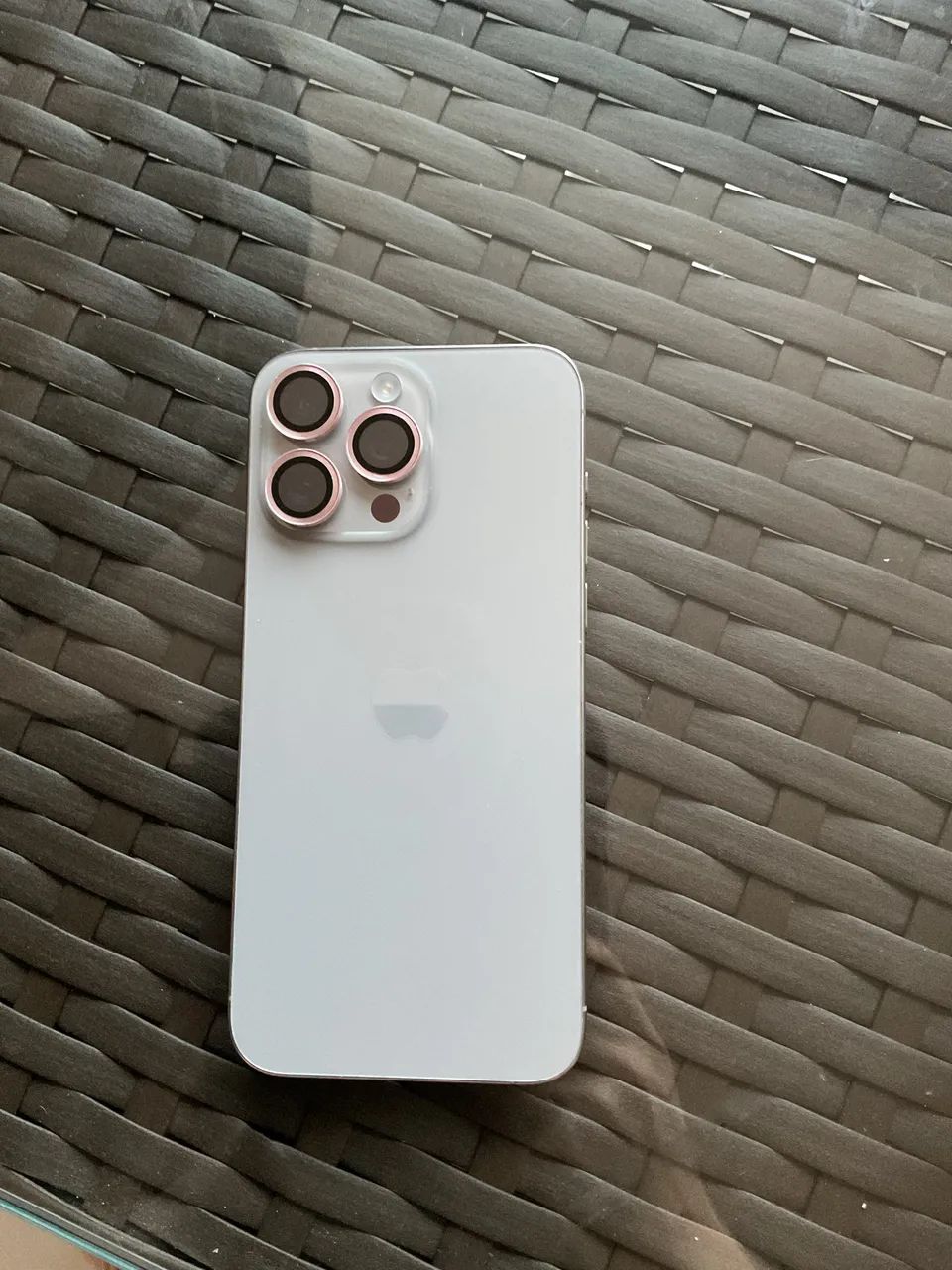 Urgente!!!! iPhone 15 pro max 256gb Silver - Celulares e