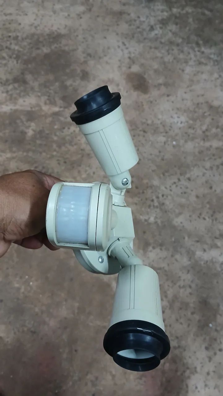 Luminária com sensor de presença 