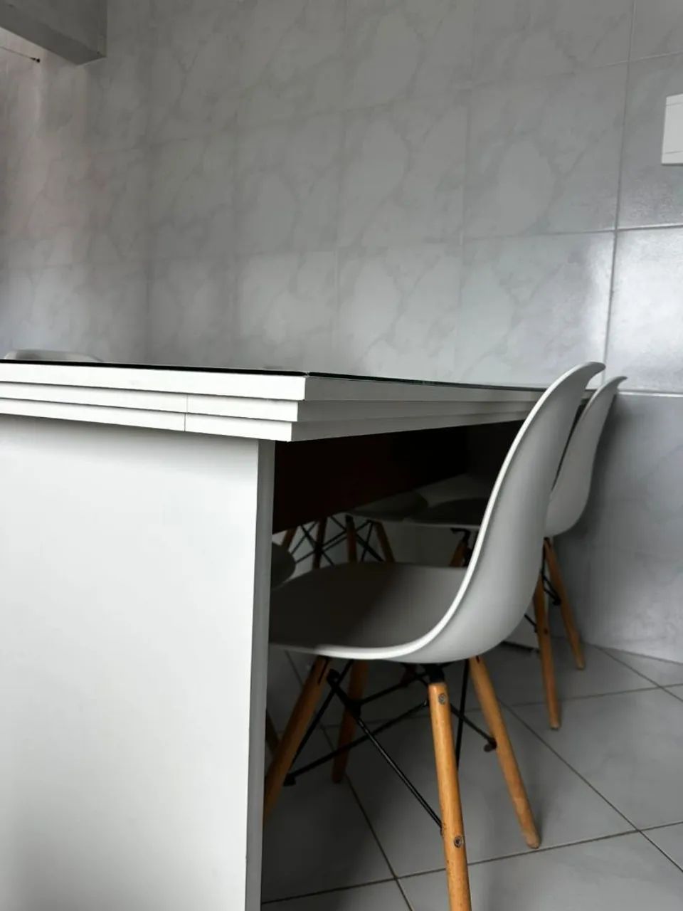 Mesa em MDF com 6 cadeiras - Foto 5
