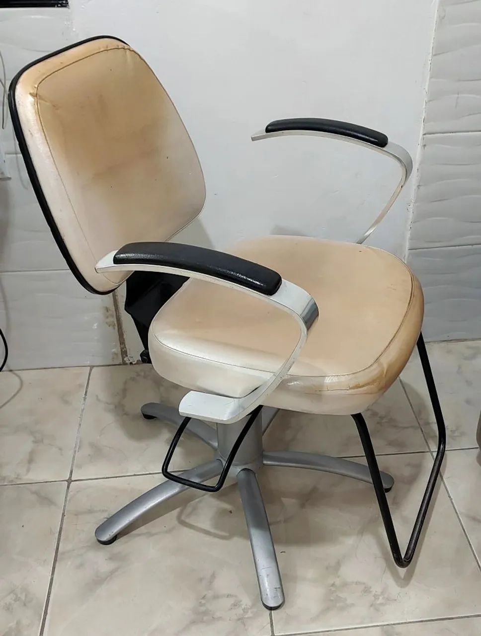 CADEIRA DE SALÃO COURO HIDRAULICA - Foto 3