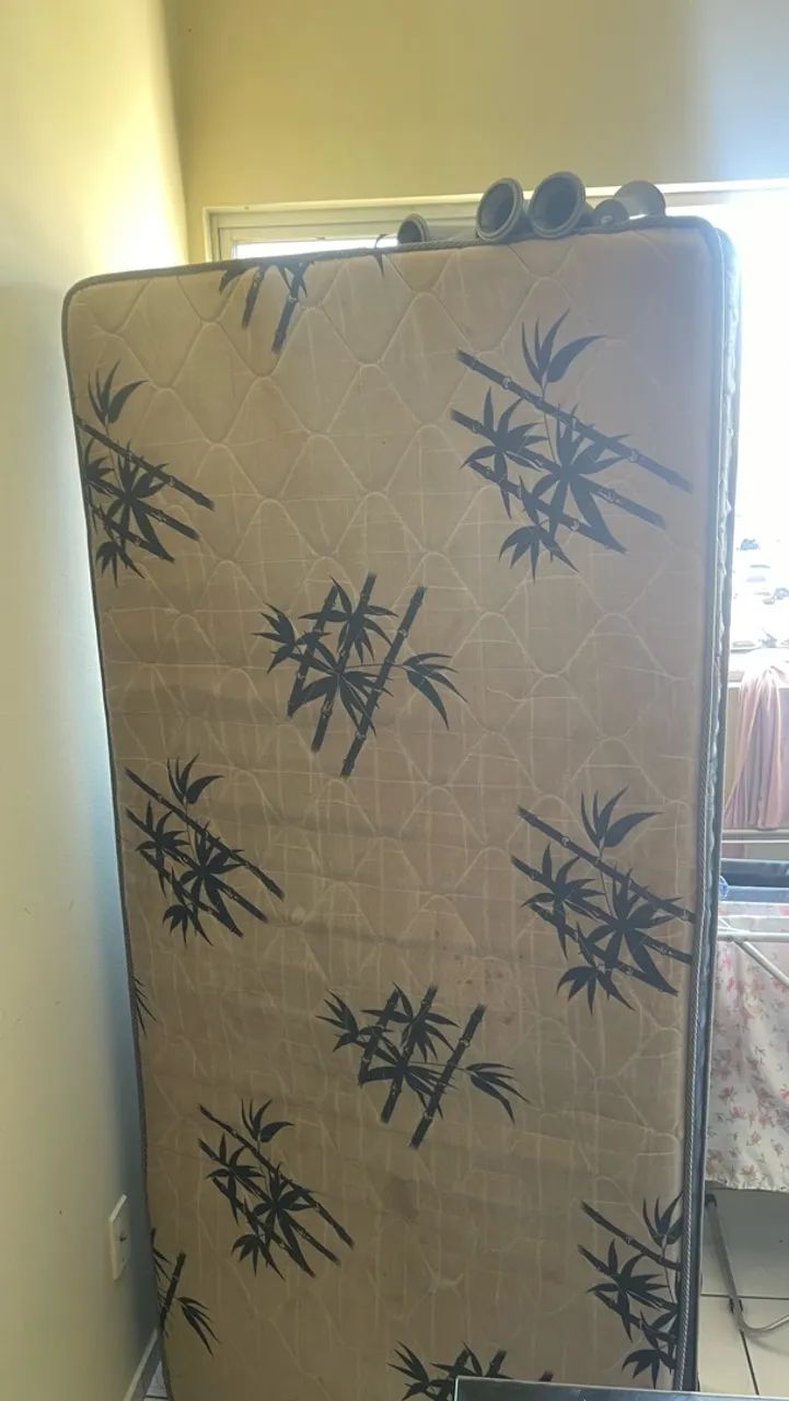 CAMA BOX SOLTEIRO USADA 