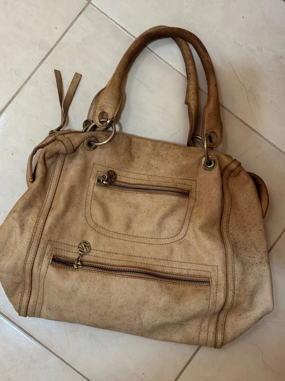 Bolsa Arezzo de couro belíssima  - Foto 3