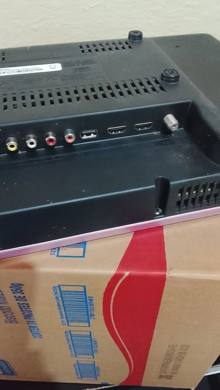Tv Philco 24 polegadas não é smart ,pouco usada cor rosa - Foto 2