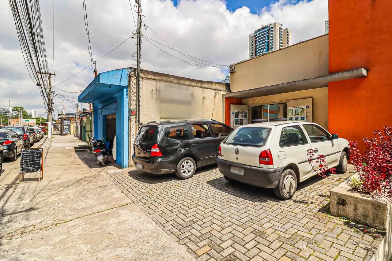 Prédio comercial na Rua Itapaiuna, 1140  598 m² - Foto 2