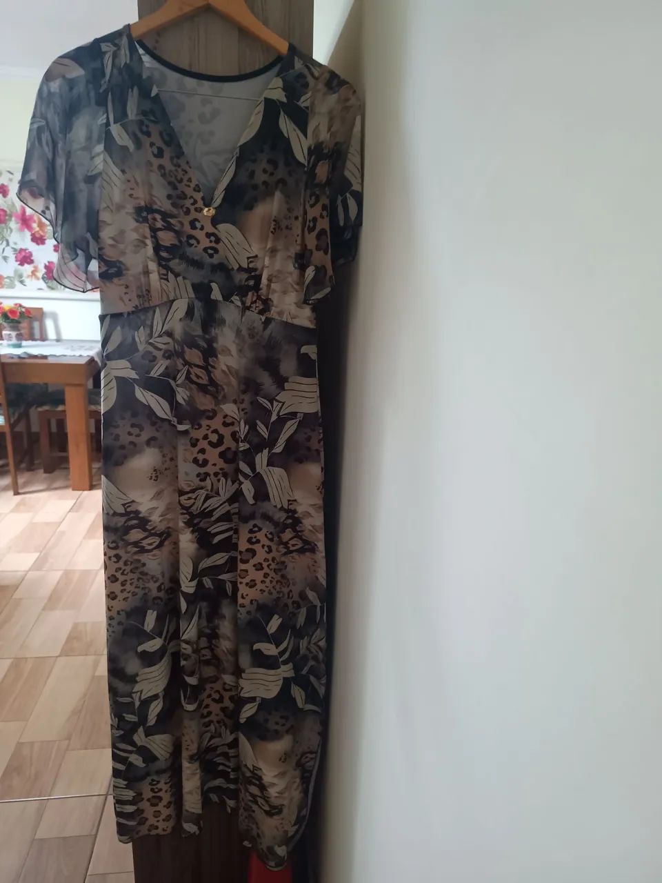 Vestido Estampado Em Tema Floral e Animail Print - Foto 3
