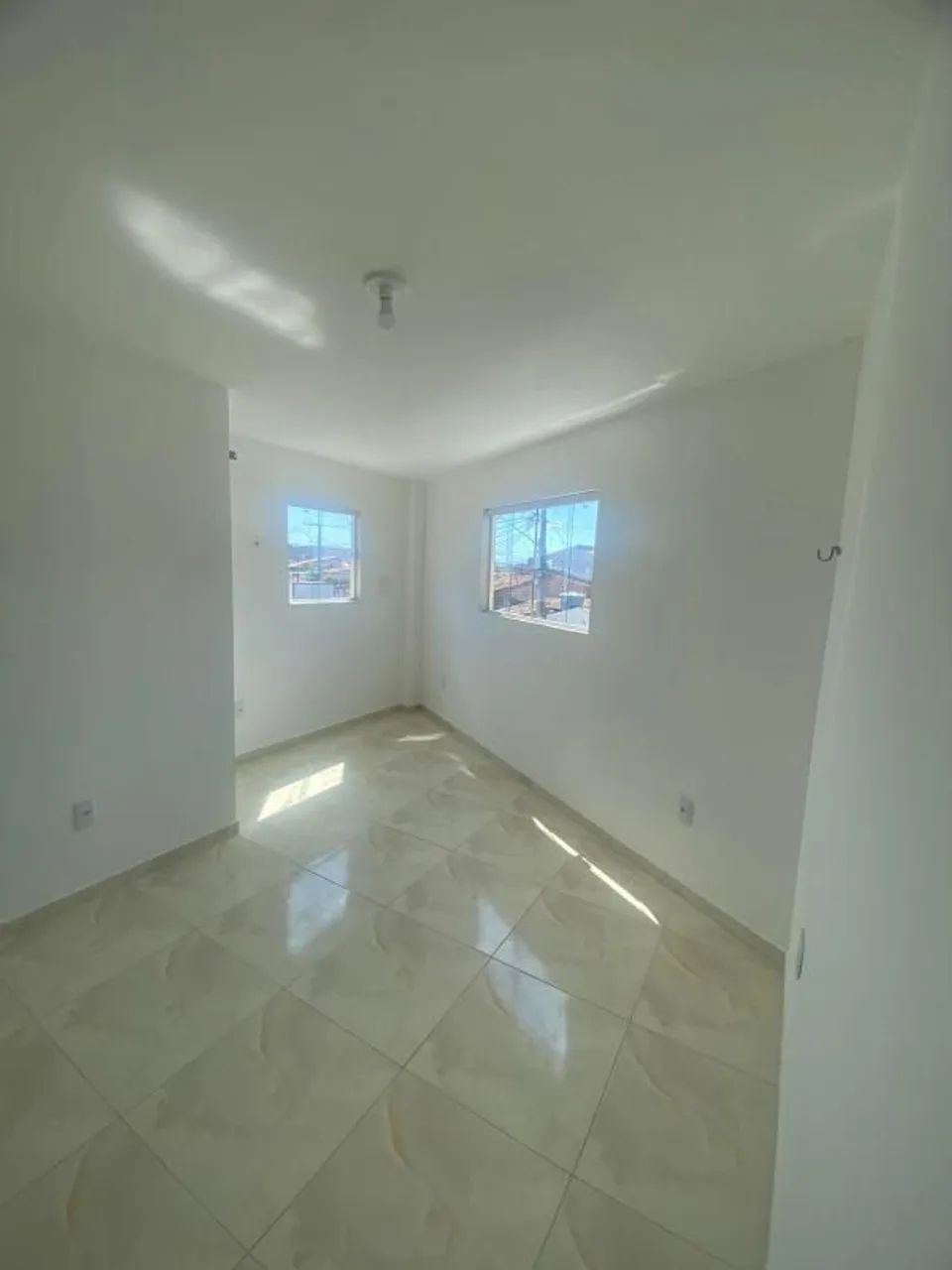 ALUGA-SE SALA COMERCIAL 