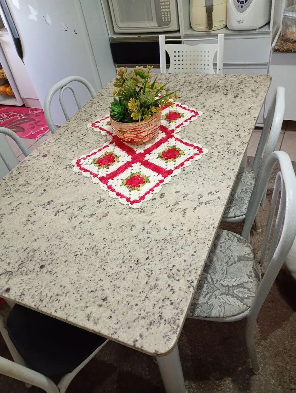 Mesa tampo de granito  com 6 cadeiras em ótimo estado, aceito proposta, * - Foto 3