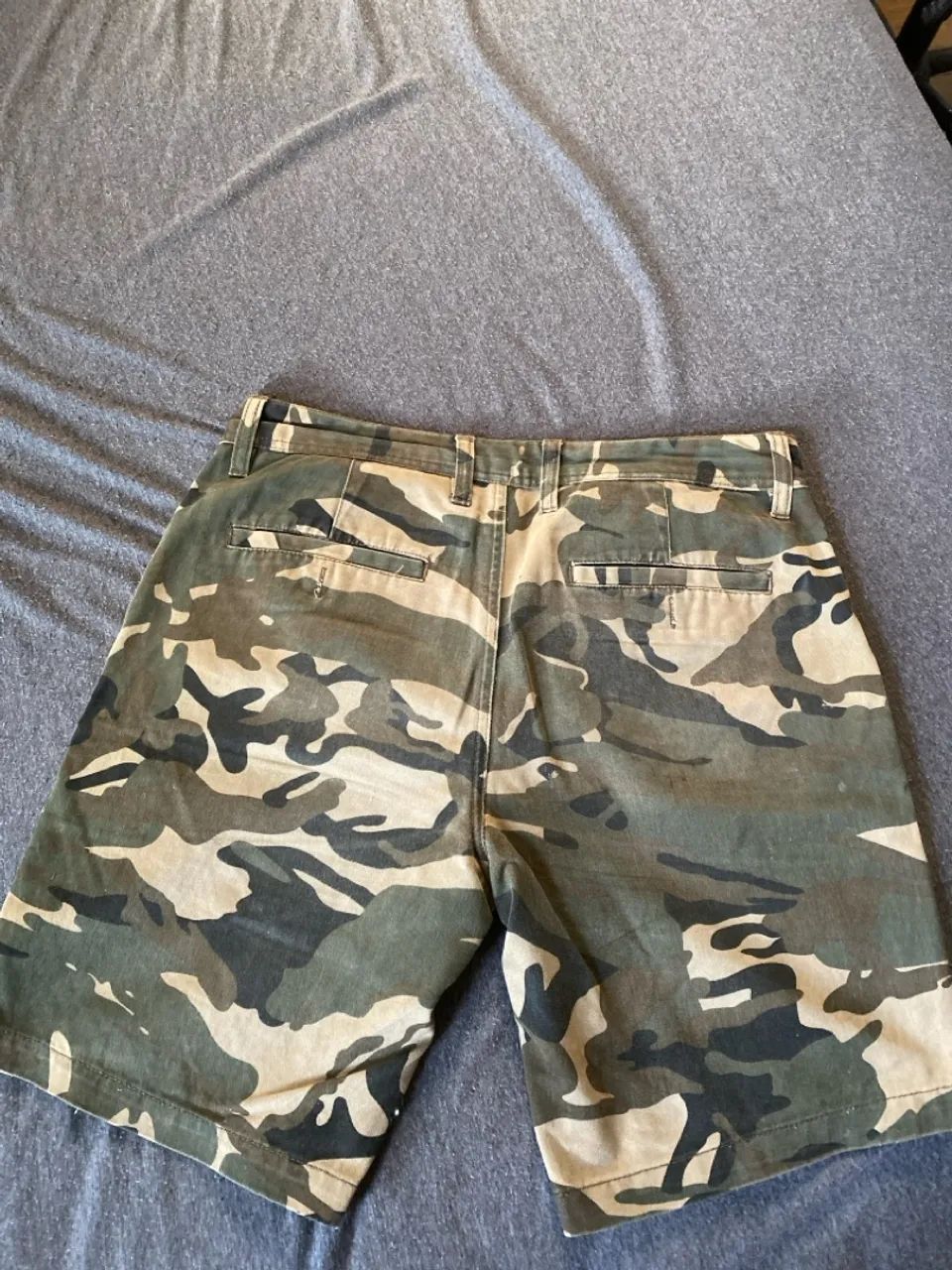 Bermuda camuflada FOREVER 21 Importada. - Foto 3