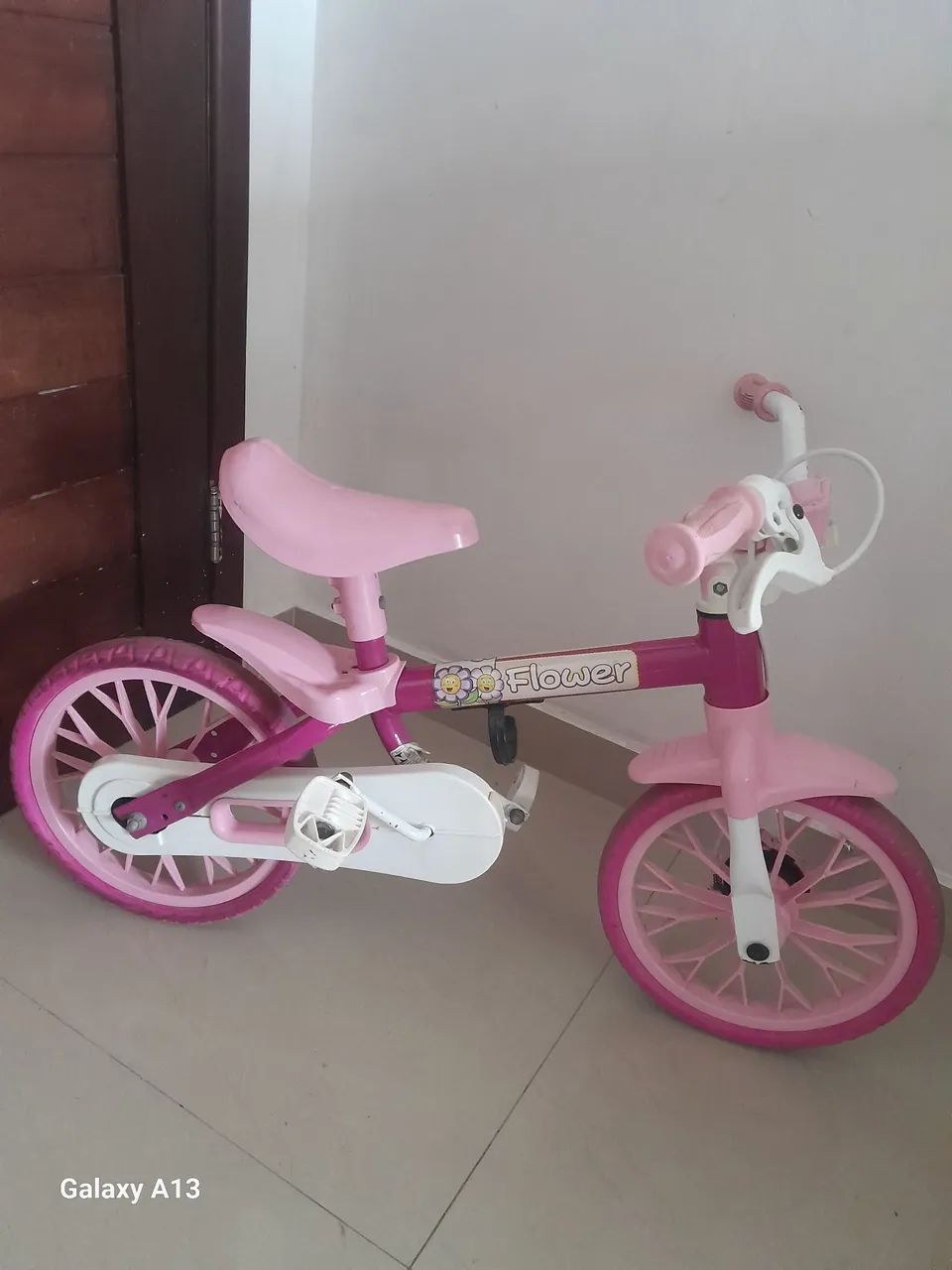 Bicicleta aro 12 rosa - Foto 2