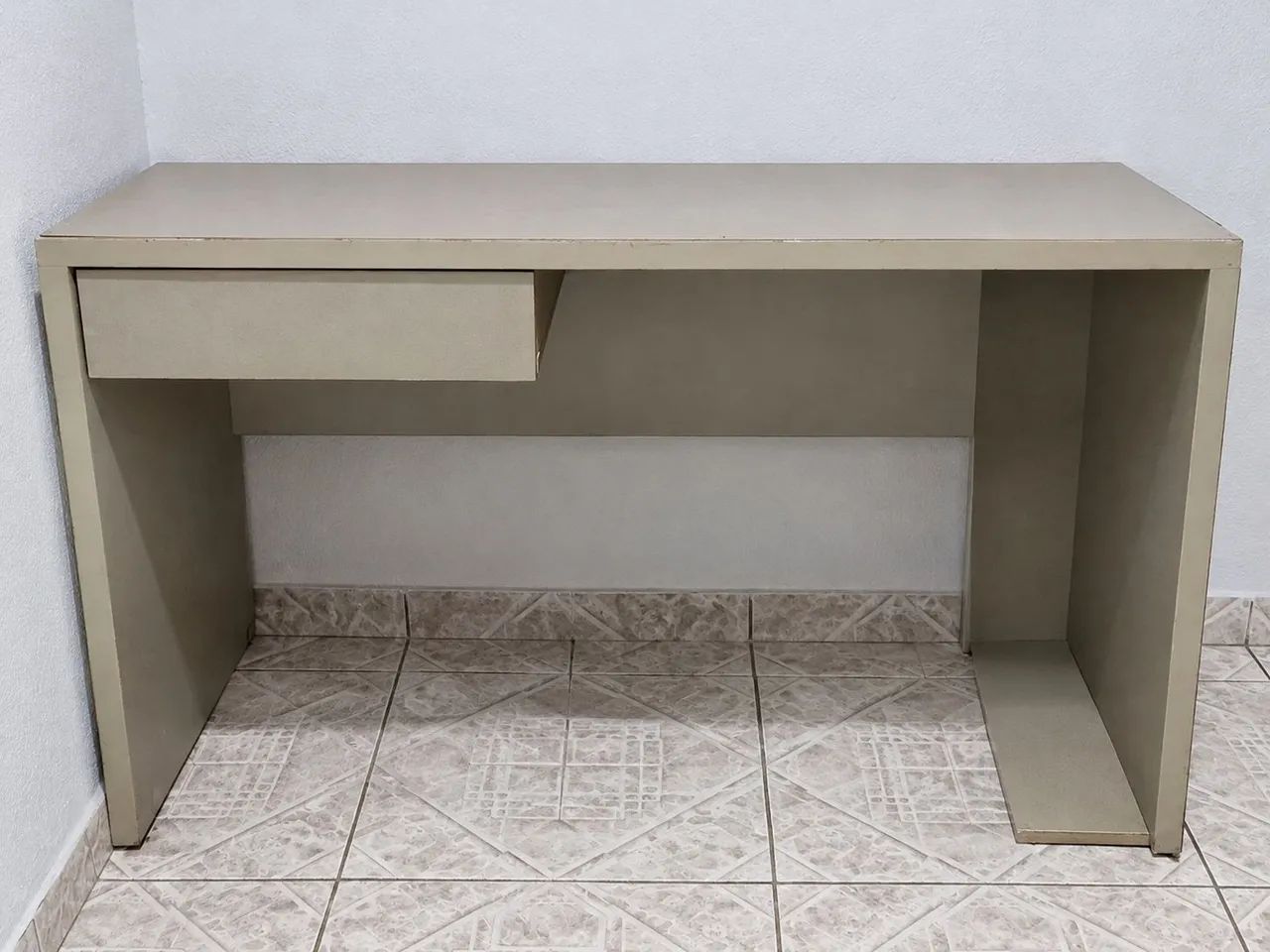 Mesa biró escritório  em ótimo estado 