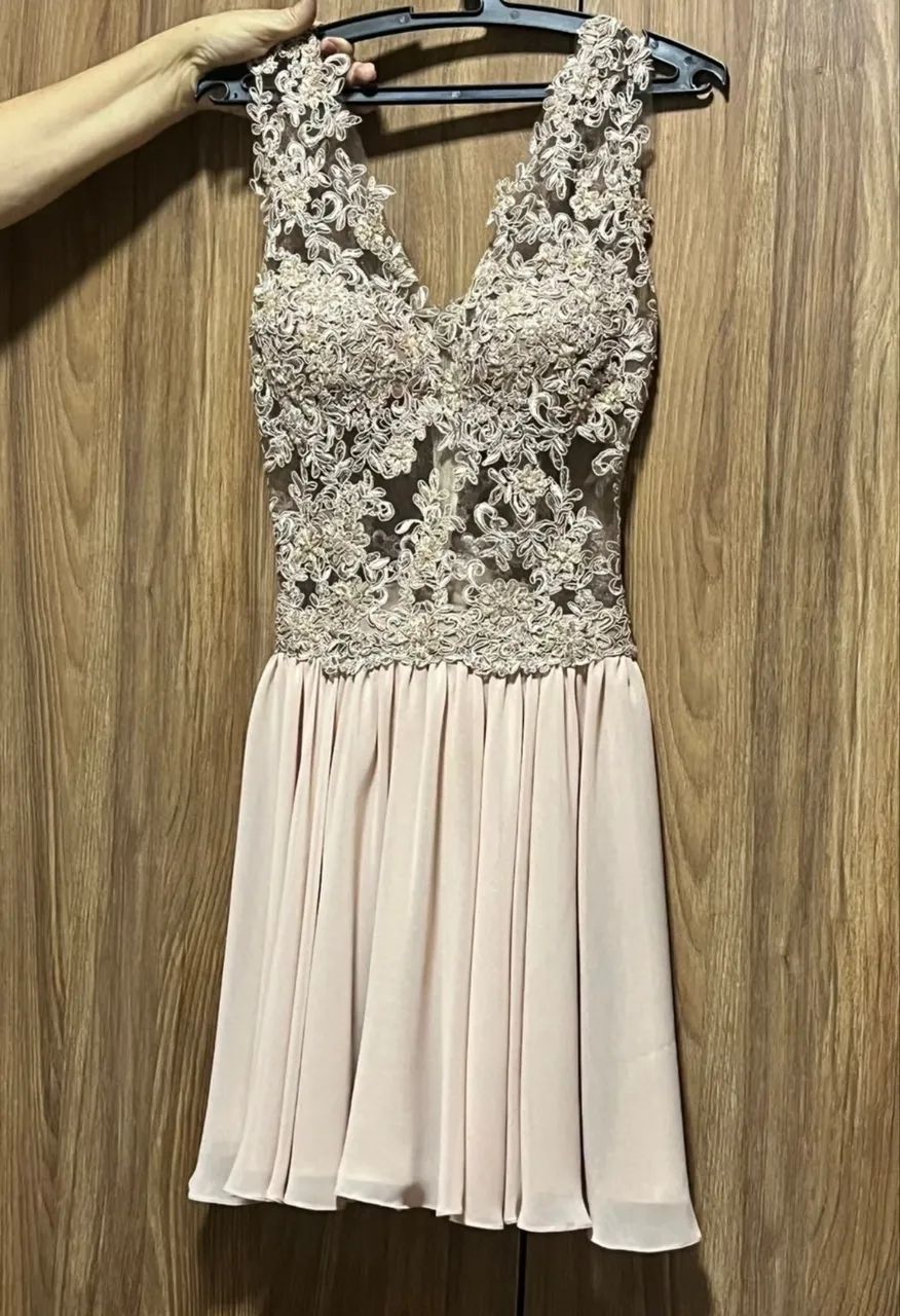 Vestido curto de renda e chiffon - Foto 2