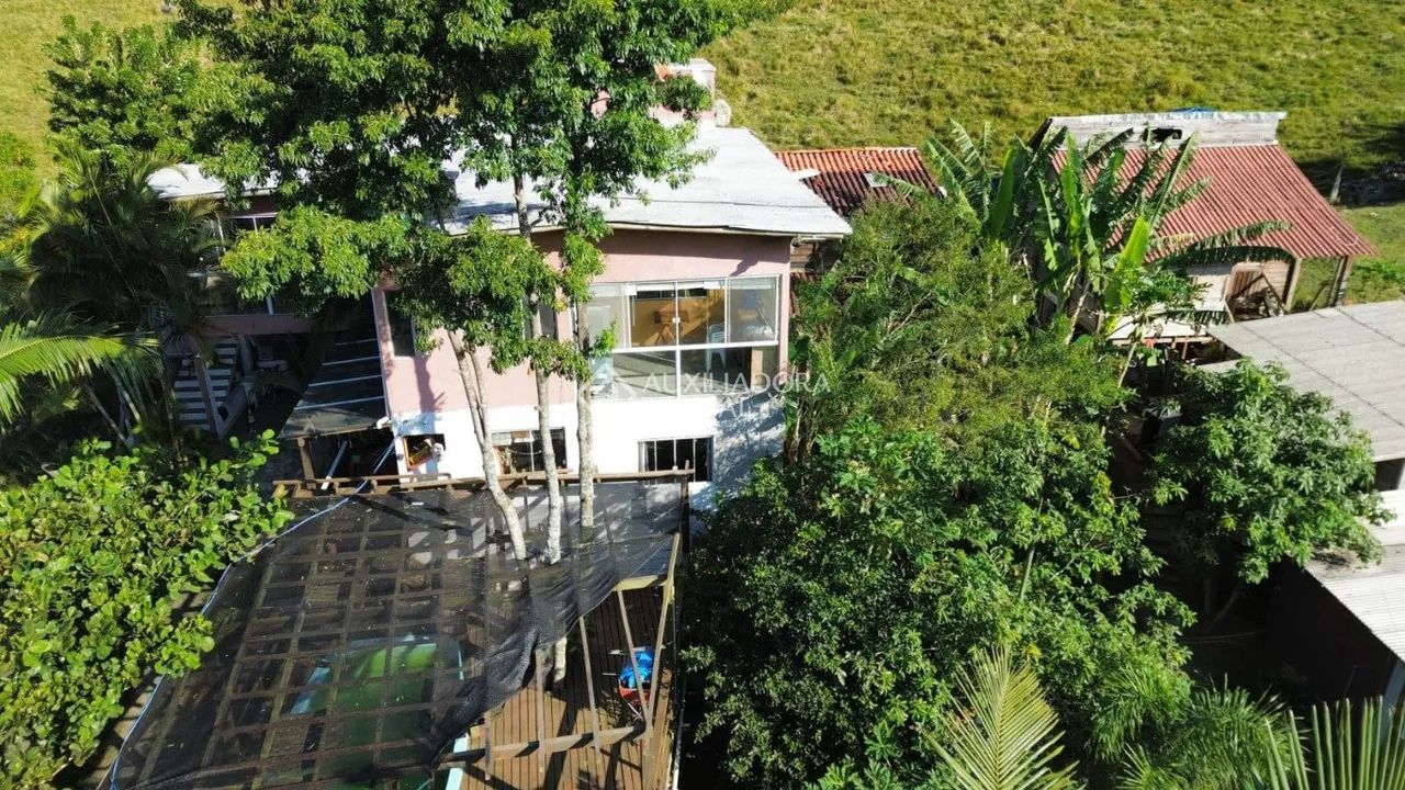 Casa com Piscina e 5 Quartos Cercada pela Natureza no Siriú, Garopaba, SC - Foto 2