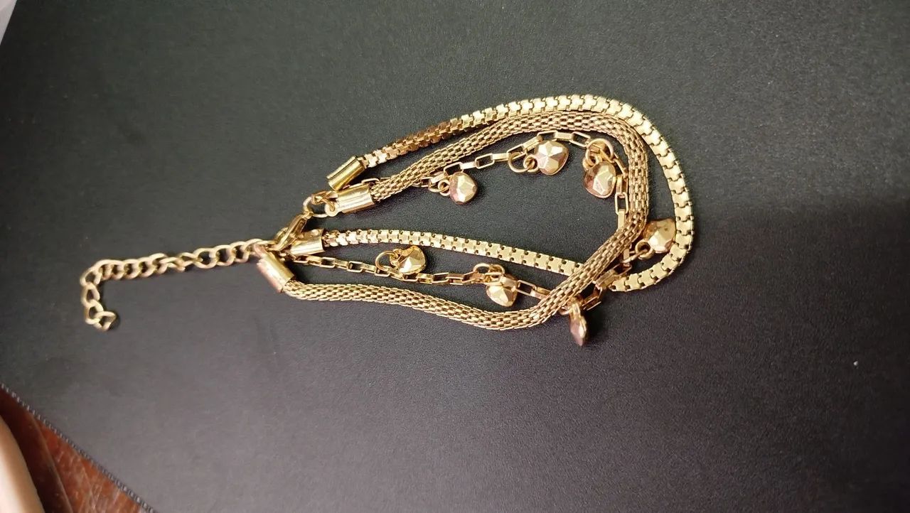 Pulseira dourada com 3 estilos diferentes na mesma pulseira da marca Morana - Foto 5