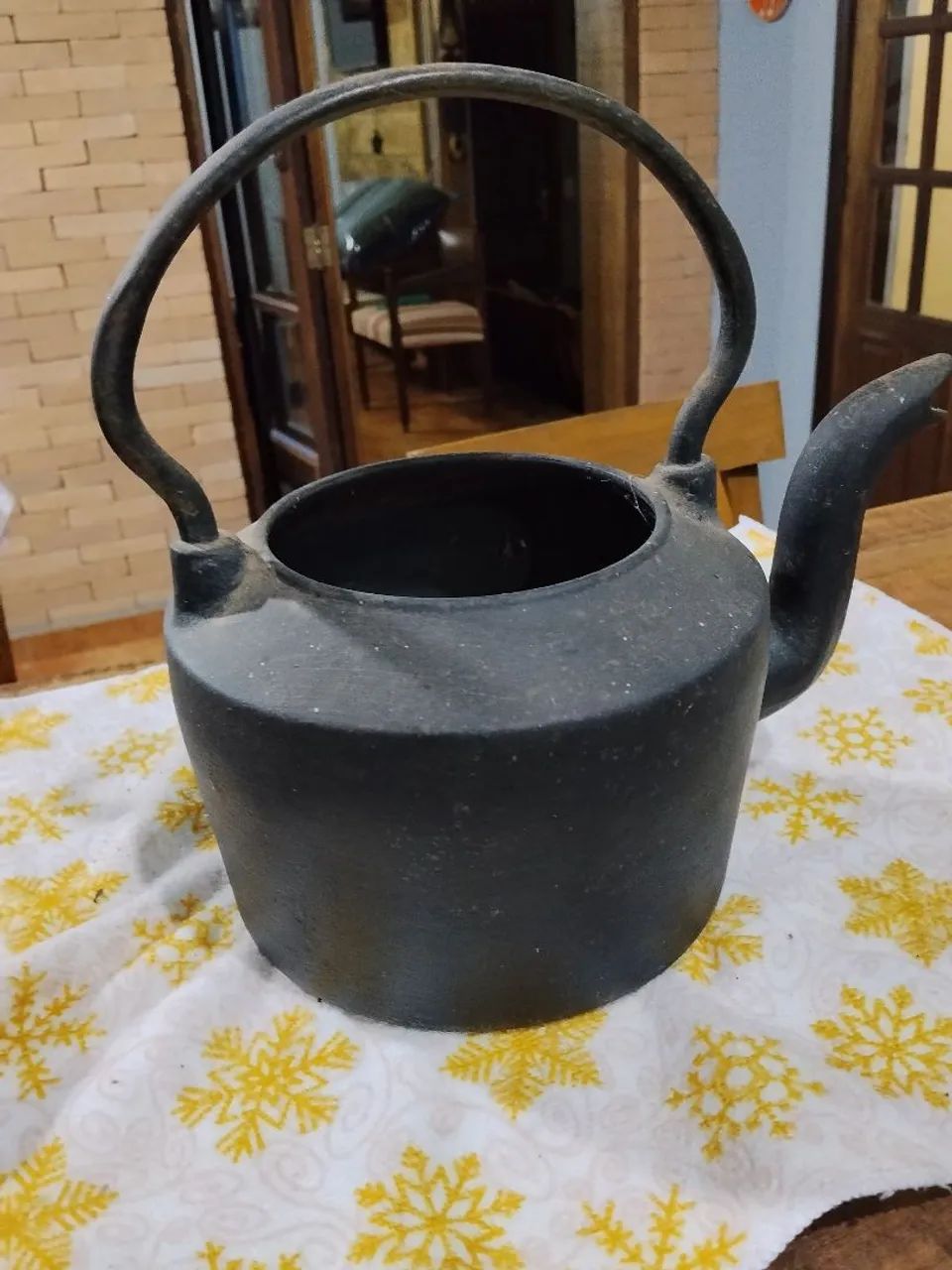 Conjunto de panelas, chaleira e ferro de passar roupa . Todos os itens são antigos. - Foto 4