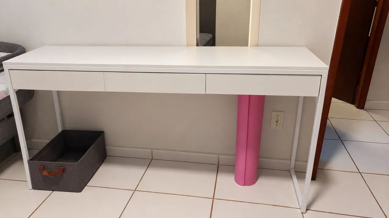 Escrivaninha,penteadeira estreita planejada